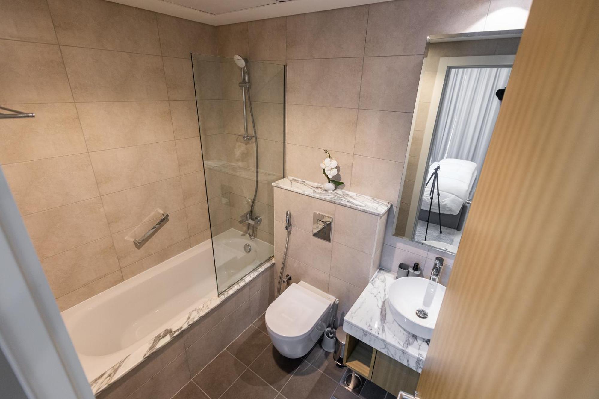 Elegantescape- 2br Next To Sheikh Zayed Road, Aykon * Dubai