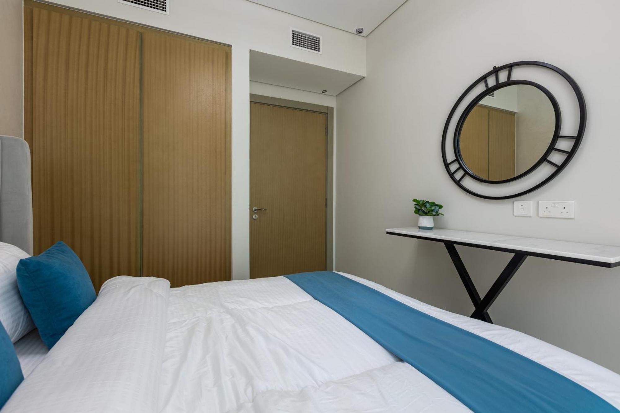 Elegantescape- 2br Next To Sheikh Zayed Road, Aykon Apartment *