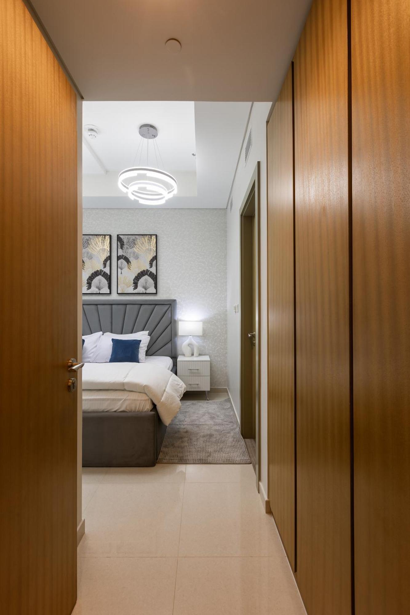 Elegantescape- 2br Next To Sheikh Zayed Road, Aykon Apartment *