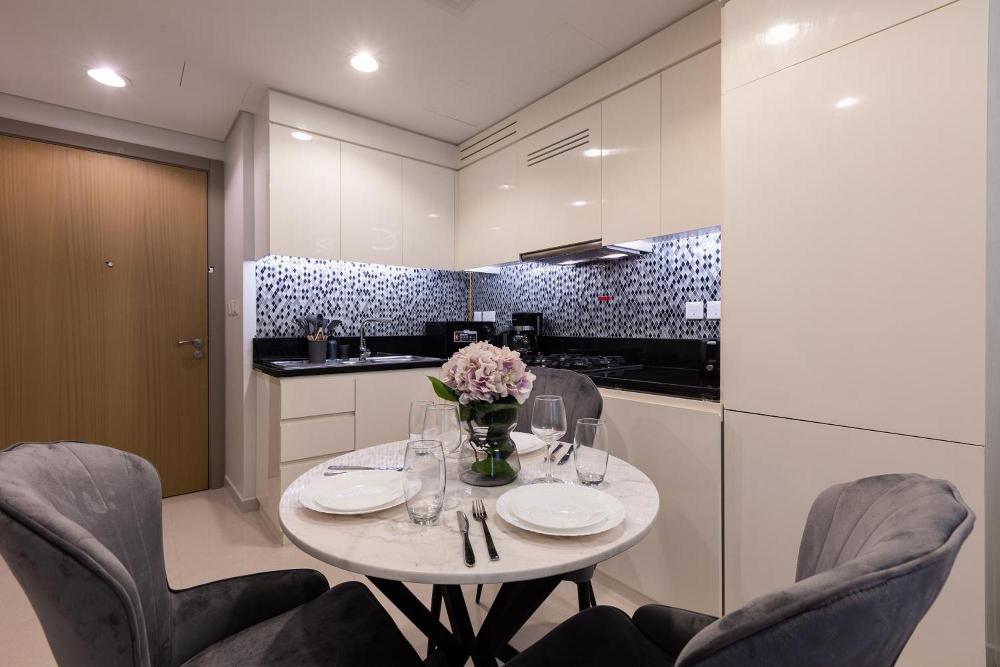 Elegantescape- 2br Next To Sheikh Zayed Road, Aykon Apartment